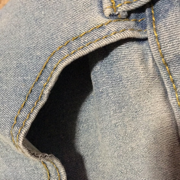 Light washed jeans (ripped) - Picture 5 of 6